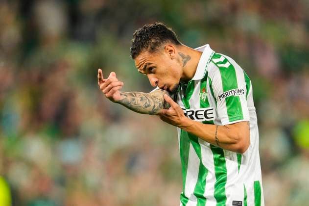 May 1, 2025, Sevilla, Sevilla, SPAIN: Antony Matheus dos Santos of Real Betis celebrates a goal during the UEFA Europa Conference League Semi Final First Leg, football match played between Real Betis and ACF Fiorentina at Benito Villamarin stadium on May 1, 2025, in Sevilla, Spain. Sevilla SPAIN - ZUMAa181 20250501_zaa_a181_291 Copyright: xJoaquinxCorcherox