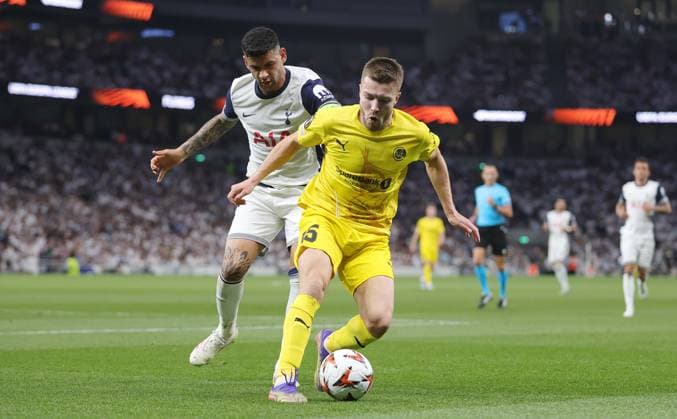 during the UEFA Europa League Semi Final 1st leg match between Tottenham Hotspur v Bodo Glimt. - Tottenham Hotspur v Bodo Glimt, UEFA Europa League, Semi Final, 1st Leg, Tottenham Hotspur Stadium, London, England. - 1st May 2025. (C) Daniel Weir Crystal Pix Cristian Romero of Tottenham Hotspur battles for the ball with Fredrik Andre Bjorkan of Bodo Glimt during the UEFA Europa League Semi Final 1st leg match between Tottenham Hotspur v Bodo Glimt. - Tottenham Hotspur v Bodo Glimt, UEFA Europa League, Semi Final, 1st Leg, Tottenham Hotspur Stadium, London, England. - 1st May 2025. (C) Daniel Weir Crystal Pix London Tottenham Hotspur Stadium UK Copyright: xDanielxWeirx CP_DW_Tottenham_Bodo_30