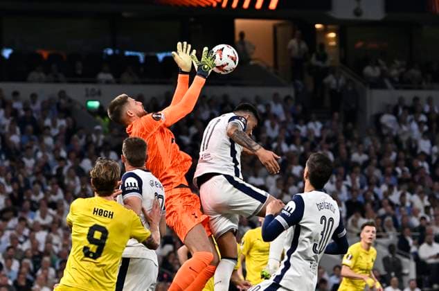 Tottenham Hotspur V Bodo-Glimt, Europa League. Guglielmo Vicario (Spurs, goalkeeper) catches during the Tottenham Hotspur V Bodo-Glimt UEFA Europa League semi-final match at the Tottenham Hotspur Stadium, London. Tottenham Tottenham Hotspur Stadium UK Copyright: xMartinxDaltonx Spurs_v_Bodo_Glimt_010525_MD_019