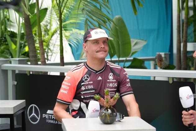 Formula 1 Crypto com Miami Grand Prix 2025 01 05 2025, Miami International Autodrome, Miami, Formula 1 Crypto com Miami Grand Prix 2025 ,in the picture test driver Valtteri Bottas FIN , Mercedes AMG Petronas Formula One Team in conversation with Christian Klien from Servus TV nordphotoxGmbHx xBratic nph00250