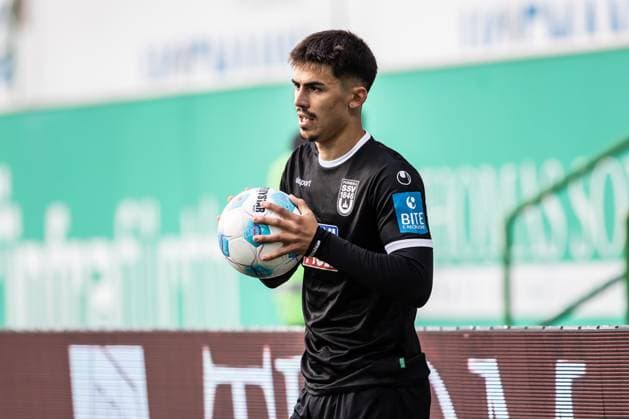 Soccer Men 2 Bundesliga 31 Matchday Season 2024 2025 SpvGG Greuther Fürth vs SSV Ulm 1846 Soccer 25 04 2025 16 Aaron Keller SSV Ulm 1846 Soccer DFL regulations prohibit any use of photographs as image sequences and or quasi video Fürth Sportpark Ronhof I Thomas Sommer Bayern Germany