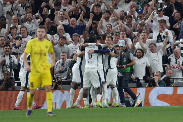 London, England, May 1st 2025: Tottenham Hotspur players celebrate a penalty scored by Dominic Solanke (19 Tottenham Hotspur) during the UEFA Europa League match between Tottenham Hotspur and Bodo Glimt at Tottenham Hotspur Stadium in London, England (Alexander Canillas SPP) Copyright: xAlexanderxCanillas SPPx spp-en-AlCa-9U2A7347