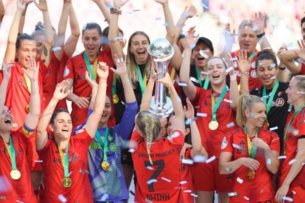 Giulia Gwinn (7 FC Bayern Munich) lifting the trophy after the DFB-Cup Final match between FC Bayern Munich and SV Werder Bremen at RheinEnergieStadion, in Cologne, Germany. (Sven Beyrich SPP) Copyright: xSvenxBeyrich SPPx spp-en-SvBe-20250501-ND5_7781
