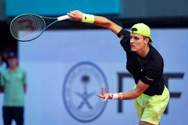 Mutua Madrid Open 2025 Jakub Mensik of Czech Republic is in action during the Men s Singles Quarter-Final match against Francisco Cerundolo of Argentina during at the Mutua Madrid Open 2025 tournament celebrated at La Caja Magica on May 01, 2025 in Madrid, Spain. Madrid La Caja Magica Madrid Spain Copyright: xAlbertoxGardinx AGardin_20250501_Mutua_Madrid_Open_0821