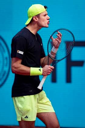 Mutua Madrid Open 2025 Jakub Mensik of Czech Republic is seen disappointed during the Men s Singles Quarter-Final match against Francisco Cerundolo of Argentina during at the Mutua Madrid Open 2025 tournament celebrated at La Caja Magica on May 01, 2025 in Madrid, Spain. Madrid La Caja Magica Madrid Spain Copyright: xAlbertoxGardinx AGardin_20250501_Mutua_Madrid_Open_0826