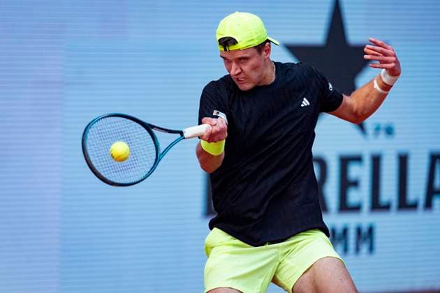 Mutua Madrid Open 2025 Jakub Mensik of Czech Republic is in action during the Men s Singles Quarter-Final match against Francisco Cerundolo of Argentina during at the Mutua Madrid Open 2025 tournament celebrated at La Caja Magica on May 01, 2025 in Madrid, Spain. Madrid La Caja Magica Madrid Spain Copyright: xAlbertoxGardinx AGardin_20250501_Mutua_Madrid_Open_0833