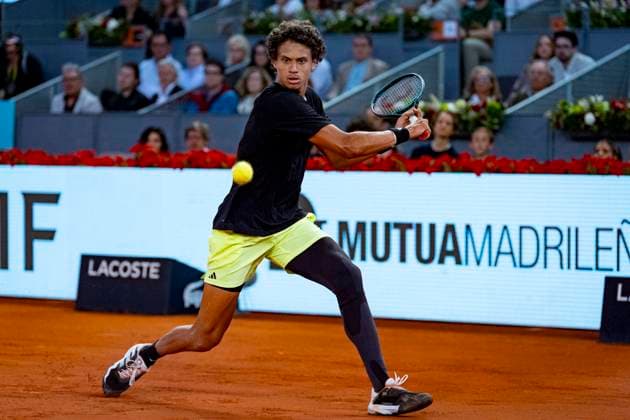 Mutua Madrid Open 2025 Gabriel Diallo of Canada is in action against Lorenzo Musetti of Italy during the Men s Singles Quarter-Final match at the Mutua Madrid Open 2025 tournament celebrated at La Caja Magica on May 01, 2025 in Madrid, Spain. Madrid La Caja Magica Madrid Spain Copyright: xAlbertoxGardinx AGardin_20250501_Mutua_Madrid_Open_0844