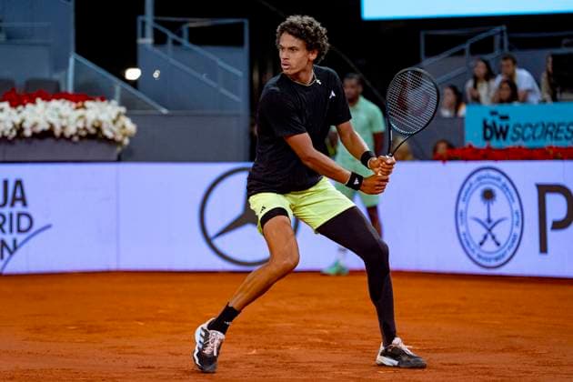 Mutua Madrid Open 2025 Gabriel Diallo of Canada is in action against Lorenzo Musetti of Italy during the Men s Singles Quarter-Final match at the Mutua Madrid Open 2025 tournament celebrated at La Caja Magica on May 01, 2025 in Madrid, Spain. Madrid La Caja Magica Madrid Spain Copyright: xAlbertoxGardinx AGardin_20250501_Mutua_Madrid_Open_0846