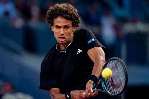 Mutua Madrid Open 2025 Gabriel Diallo of Canada plays a backhand against Lorenzo Musetti of Italy during the Men s Singles Quarter-Final match at the Mutua Madrid Open 2025 tournament celebrated at La Caja Magica on May 01, 2025 in Madrid, Spain. Madrid La Caja Magica Madrid Spain Copyright: xAlbertoxGardinx AGardin_20250501_Mutua_Madrid_Open_0852