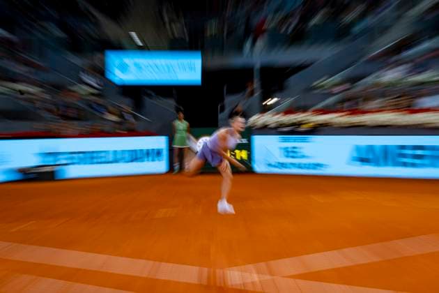Mutua Madrid Open 2025 Aryna Sabalenka of Belarus serves the ball during the Women s Singles Semi-Final match against Elina Svitolina of Ukraine during the Mutua Madrid Open 2025 tournament celebrated at La Caja Magica on May 01, 2025 in Madrid, Spain. Madrid La Caja Magica Madrid Spain Copyright: xAlbertoxGardinx AGardin_20250501_Mutua_Madrid_Open_0881
