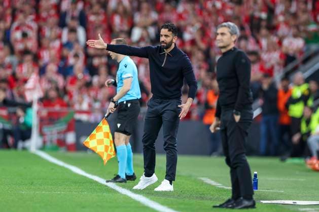 Athletic Club Bilbao v Manchester United, ManU FC, Manchester United Manager Ruben Amorim gestures during the Athletic Club Bilbao v Manchester United FC UEFA Europa League Cup Semi-Final 1st Leg match at the Estadio de San MamÃ s, Bilbao, Spain on 1 May 2025 Credit: Phil Duncan Every Second Media Editorial use only. All images are copyright Every Second Media Limited. No images may be reproduced without prior permission. Copyright: xIMAGO EveryxSecondxMediax ESM-1453-0047 PhilxDuncanx xEveryxSecondxMediax