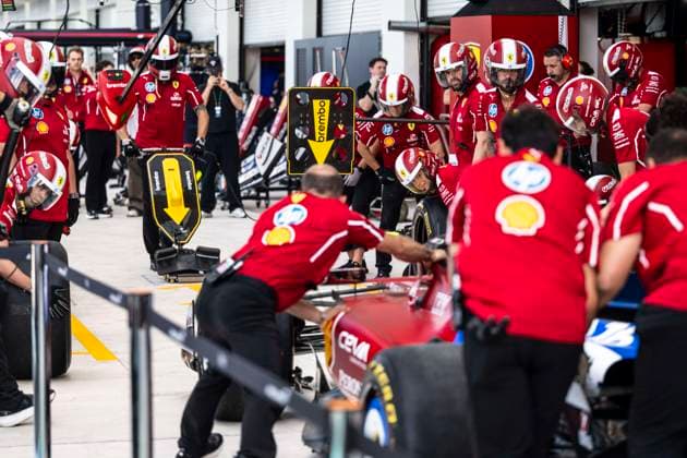 F1 - MIAMI GRAND PRIX 2025 Scuderia Ferrari, pitstop practice during the Formula 1 Crypto.com Miami Grand Prix 2025, 6th round of the 2025 FIA Formula One World Championship, WM, Weltmeisterschaft from May 2 to 4, 2025 on the Miami International Autodrome, in Miami Gardens, Florida, United States of America - Miami GardensUnited States  Copyright: xCharlyxLopezx