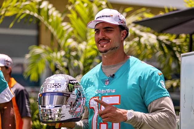 Tua Tagovailoa - Miami Dolphin NHL, Eishockey Herren, USA Quarterback during Formula 1 Crypto.com Miami Grand Prix 2025 at Miami International Autodrome in Florida, USA, on May 1st-4th. Alessio De Marco Avens-Images.com FORMULA 1 CRYPTO.COM MIAMI GRAND PRIX 2025