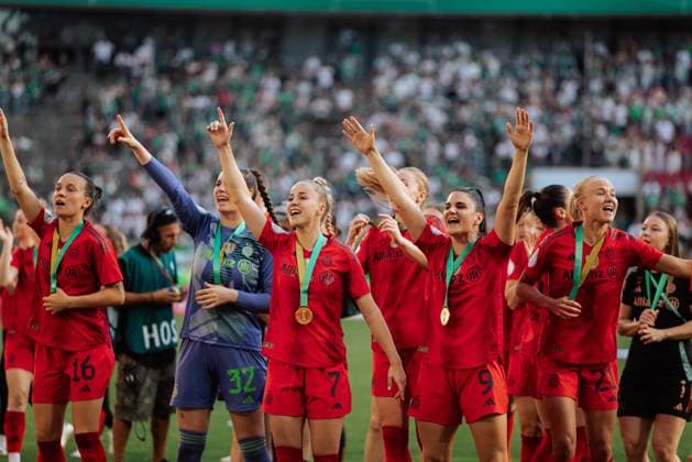 Cologne, Germany, May 1st 2025 Giulia Gwinn (7 Bayern Munich) and Jovana Damnjanovic (9 Bayern Munich) Celebration of the cup victory in front of their fans during the DFB-Pokal final match between FC Bayern Munich and SV Werder Bremen at RheinEnergieStadion, in Cologne, Germany. (Gabor Baumgarten SPP) Copyright: xGaborxBaumgartenx xSPPx spp-en-GaBaSp-2025-05-01_DFB Pokal Final_ FC Bayern Munich - SV Werder Bremen_01_6471