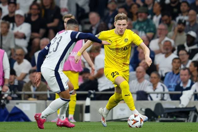 London, England, May 1st 2025: Jens Petter Hauge (23 Bodo Glimt) receives pressure from Pedro Porro (23 Tottenham Hotspur) during the UEFA Europa League match between Tottenham Hotspur and Bodo Glimt at Tottenham Hotspur Stadium in London, England (Alexander Canillas SPP) Copyright: xAlexanderxCanillas SPPx spp-en-AlCa-9U2A7503