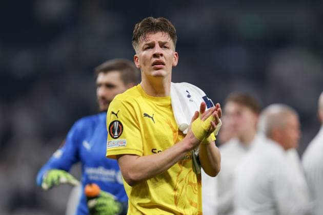 London, England, May 1st 2025: Jostein Gundersen (6 Bodo Glimt) applauds the fans during the UEFA Europa League match between Tottenham Hotspur and Bodo Glimt at Tottenham Hotspur Stadium in London, England (Alexander Canillas SPP) Copyright: xAlexanderxCanillas SPPx spp-en-AlCa-9U2A7903