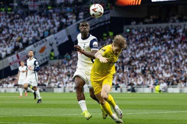 Tottenham Hotspur FC v FK Bodo Glimt Mathys Tel (11) of Tottenham Hotspur battles with Runar Espejord (11) of Bodo Glimt during the Tottenham Hotspur FC v FK Bodo Glimt at Tottenham Hotspur Stadium, London, England, United Kingdom on 1 May 2025 Credit: Ian Stephen Every Second Media Editorial use only. All images are copyright Every Second Media Limited. No images may be reproduced without prior permission. Copyright: xIMAGO EveryxSecondxMediax ESM-1456-0068 IanxStephenx xEveryxSecondxMediax