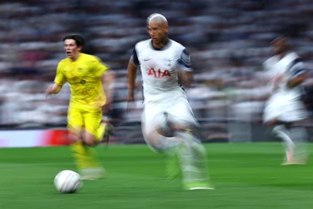 Richarlison of Tottenham Hotspur Tottenham Hotspur v FK Bodo Glimt, UEFA Europa League, Semi Final, First Leg, Football, Tottenham Hotspur Stadium, London, UK - 01 May 2025 EDITORIAL USE ONLY No use with unauthorised audio, video, data, fixture lists, club league logos or live services. Online in-match use limited to 120 images, no video emulation. No use in betting, games or single club league player publications.  Copyright: xMichaelxZemanek Shutterstockx 15278831du