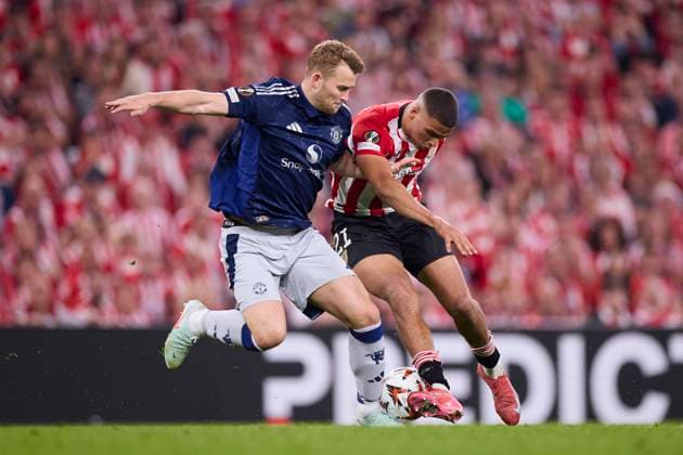 Athletic Club v Manchester United, ManU - UEFA Europa League 2024 25 Semi Final First Leg Matthijs de Ligt of Manchester United competes for the ball with Maroan Sannadi Harrouch of Athletic Club during the UEFA Europa League 2024 25 Semi Final First Leg match between Athletic Club and Manchester United at San Mames on May 1, 2025, in Bilbao, Spain. Bilbao San Mames Basque Country Spain RL_ATHvMUTD_EL_000135 Copyright: xRicardoxLarreinax