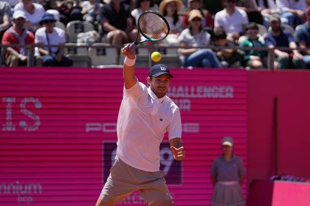 Millennium Estoril Open Challenger Nicolas Jarry (C) returns a ball to Gastao Elias during the first round of Millennium Estoril Open Challenger 175 tennis tournament at the Clube de Tenis do Estoril. (Foto: Bruno de Carvalho Brazil Photo Press) Estoril Clube de Tenis do Estoril Lisboa Portugal Copyright: xBrunoxdexCarvalhox