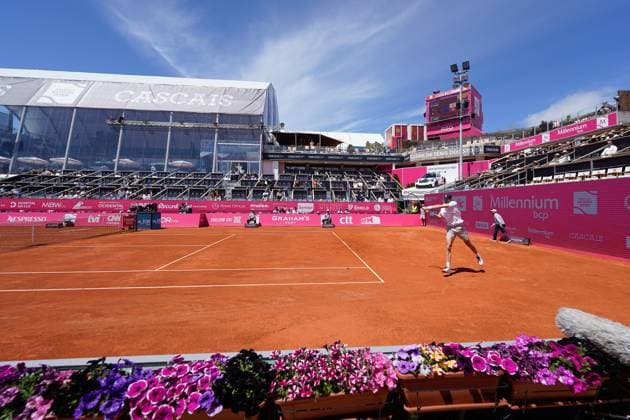 Millennium Estoril Open Challenger Nicolas Jarry (R) returns a ball to Gastao Elias during the first round of Millennium Estoril Open Challenger 175 tennis tournament at the Clube de Tenis do Estoril. (Foto: Bruno de Carvalho Brazil Photo Press) Estoril Clube de Tenis do Estoril Lisboa Portugal Copyright: xBrunoxdexCarvalhox