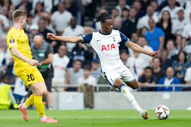 Tottenham Hotspur FC v FK Bodo Glimt Destiny Udogie (13) of Tottenham Hotspur shoots at goal during the Tottenham Hotspur FC v FK Bodo Glimt at Tottenham Hotspur Stadium, London, England, United Kingdom on 1 May 2025 Credit: Ian Stephen Every Second Media Editorial use only. All images are copyright Every Second Media Limited. No images may be reproduced without prior permission. Copyright: xIMAGO EveryxSecondxMediax ESM-1456-0089 IanxStephenx xEveryxSecondxMediax