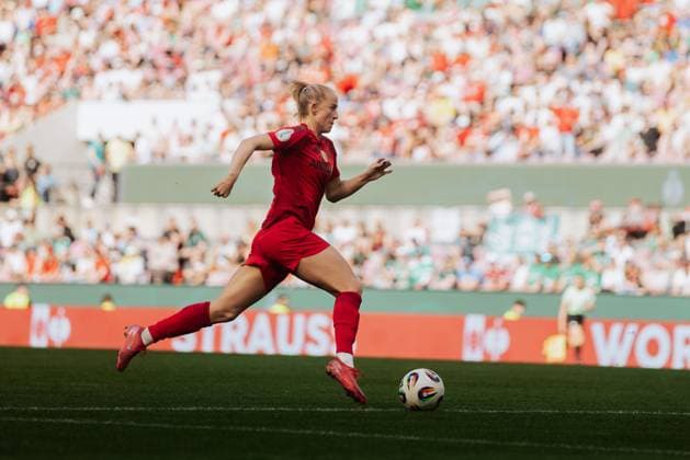 Cologne, Germany, May 1st 2025 Lea Schüller (11 Bayern Munich) in sprint with ball during the DFB-Pokal final match between FC Bayern Munich and SV Werder Bremen at RheinEnergieStadion, in Cologne, Germany. (Gabor Baumgarten SPP) Copyright: xGaborxBaumgartenx xSPPx spp-en-GaBaSp-2025-05-01_DFB Pokal Final_ FC Bayern Munich - SV Werder Bremen_01_6512