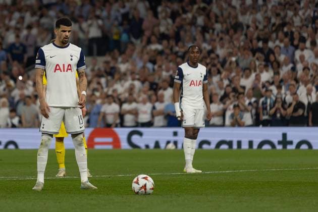 Tottenham Hotspur v FK Bodo Glimt, UEFA Europa League, Semi-Final, Leg 1 of 2, Football, Tottenham Hotspur Stadium, Tottenham, London, UK - 01 May 2025 Dominic Solanke of Tottenham Hotspur prepares to take a penalty Tottenham Tottenham Hotspur Stadium London GBR, UK NEWSPAPERS OUT Copyright: xEllixBirchx