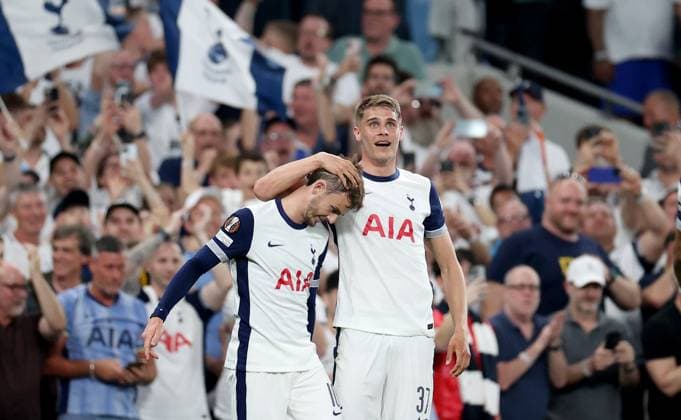 (250502) -- LONDON, May 2, 2025 -- Tottenham Hotspur s James Maddison celebrates scoring with teammate Micky Van De Ven (R) during the UEFA Europa League semifinals 1st leg match between Tottenham Hotspur and Bodo Glimt in London, Britain, May 1, 2025. ) (SP)BRITAIN-LONDON-FOOTBALL-UEFA EUROPA LEAGUE-TOTTENHAM HOTSPUR VS BODO GLIMT LixYing 