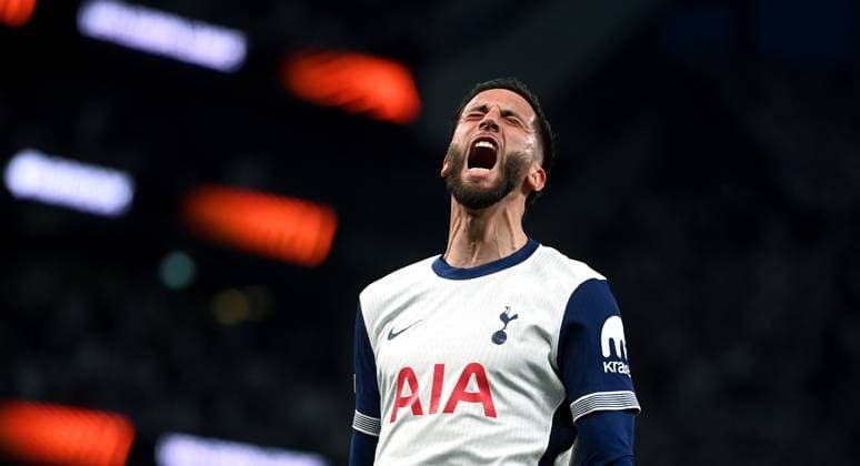 (250502) -- LONDON, May 2, 2025 -- Tottenham Hotspur s Rodrigo Bentancur reacts after missing a chance during the UEFA Europa League semifinals 1st leg match between Tottenham Hotspur and Bodo Glimt in London, Britain, May 1, 2025. ) (SP)BRITAIN-LONDON-FOOTBALL-UEFA EUROPA LEAGUE-TOTTENHAM HOTSPUR VS BODO GLIMT LixYing 