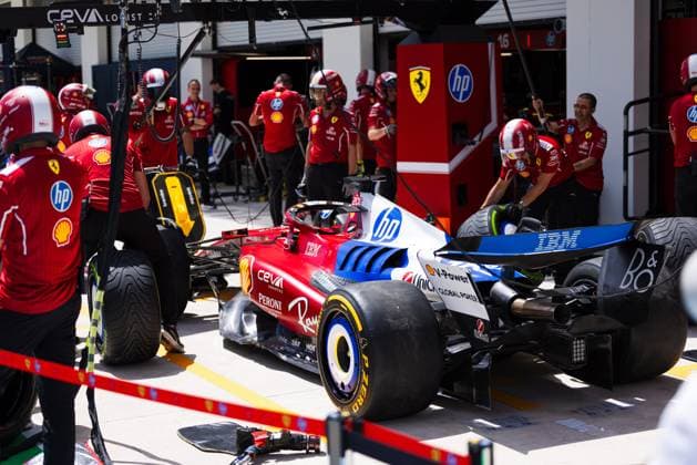Formula 1 Crypto.com Miami Grand Prix 2025, Joe Pinchin OVERTAKE MAXPPP - Miami 01 05 2025 Scuderia Ferrari box during the Formula 1 Crypto.com Miami Grand Prix 2025, the 6th round of the 2025 FIA Formula 1 World Championship, WM, Weltmeisterschaft on the Miami International Autodrome from May 1 to 4, 2025, in Miami, United States Miami United States  Copyright: xOVERTAKE MAXPPPxJoexPinchinx OVT202505028818 OVT202505028818