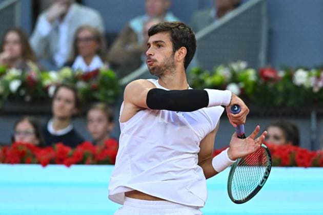 Mutua Madrid Open - Quarter-finals - Lorenzo Musetti Lorenzo Musetti (ITA) during his quarter final round match at the Mutua Madrid Open in Madrid, Spain, on May, 1, 2025. Photo by Corinne Dubreuil ABACAPRESS.COM Madrid Spain  Copyright: xDubreuilxCorinne ABACAx