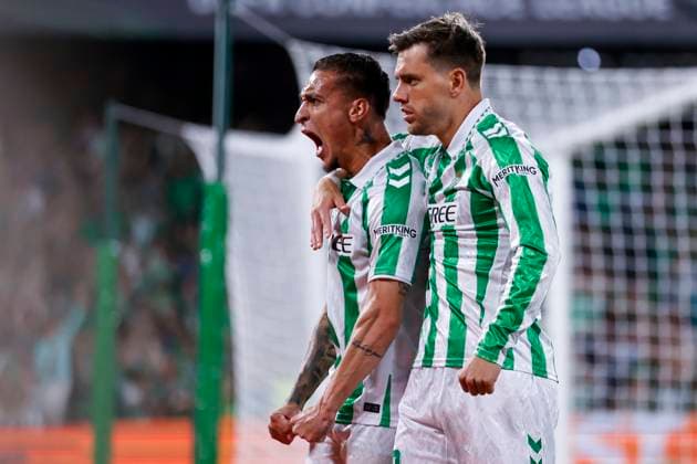 Real Betis Balompie v ACF Fiorentina - UEFA Conference League 2024 25 Semi Final First Leg Antony of Real Betis celebrates a goal during the Semifinal - UEFA Conference League match between Real Betis and Fiorentina at Benito Villamarin in Seville, Spain, on May 1, 2025. Seville Spain  Copyright: xDAXxImagesx originalFilename:daximages-realbeti250501_npKuY.jpg