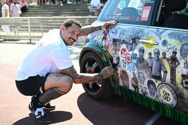 01 05 2025, xsvx, Football Day of Legends, Wiesbaden v l The Kloppocar A Mini Cooper formerly owned by Jürgen Klopp and now bearing countless signatures Jermaine Jones DFL DFB REGULATIONS PROHIBIT ANY USE OF PHOTOGRAPHS as IMAGE SEQUENCES and or QUASI VIDEO Wiesbaden