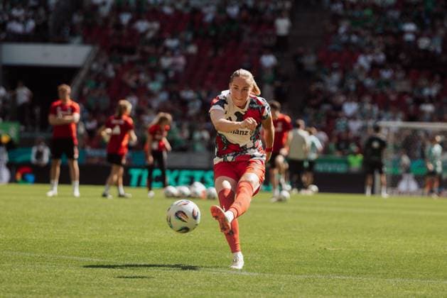 Cologne, Germany, May 1st 2025 Sydney Lohmann (12 Bayern Munich) kicks a ball at the warm-up during the DFB-Pokal final match between FC Bayern Munich and SV Werder Bremen at RheinEnergieStadion, in Cologne, Germany. (Gabor Baumgarten SPP) Copyright: xGaborxBaumgartenx xSPPx spp-en-GaBaSp-2025-05-01_DFB Pokal Final_ FC Bayern Munich - SV Werder Bremen_01_6539