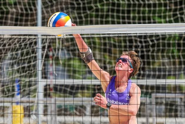 Sport Bilder des Tages (250502) -- LAGUNA PROVINCE, May 2, 2025 -- Annemieke Driessen of the Netherlands competes during the women s pool A match between Melissa Powell Lindsey Calvin of the United States and Danieke Prins Annemieke Driessen of the Netherlands at the Volleyball World Beach Pro Tour Futures in Laguna Province, the Philippines, May 2, 2025. ) (SP)PHILIPPINES-LAGUNA PROVINCE Beach volleyball, Beachvolleyball WORLD BEACH PRO TOUR FUTURES ROUELLExUMALI 