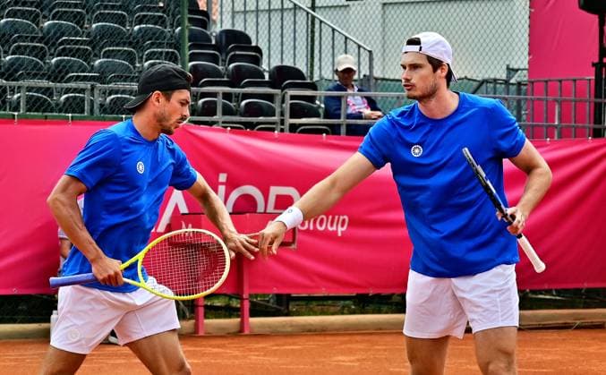 The German doubles team Jakob Schnaitter Mark Wallner reaches the semi-finals of the Estoril Open Estoril Open, ATP 175 Challenge Tour, 02 05 2025, quarter-finals The German doubles team Jakob SCHNAITTER Mark WALLNER reaches the semi-finals of the clay court tournament at the Estoril Open in Portugal by defeating Denis Jewsejew Beibit Zhukajev Kazakhstan Wallner wears the white cap in the picture, Schnaitter the black cap Estoril Estoril Tenis Club Lisbon Portugal