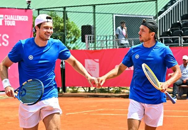 The German doubles team Jakob Schnaitter Mark Wallner reaches the semi-finals of the Estoril Open Estoril Open, ATP 175 Challenge Tour, 02 05 2025, quarter-finals The German doubles team Jakob SCHNAITTER Mark WALLNER reaches the semi-finals of the clay court tournament at the Estoril Open in Portugal by defeating Denis Jewsejew Beibit Zhukajev Kazakhstan Wallner wears the white cap in the picture, Schnaitter the black cap Estoril Estoril Tenis Club Lisbon Portugal
