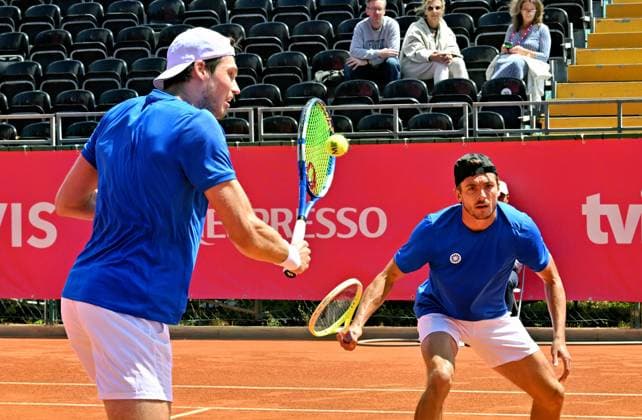 The German doubles team Jakob Schnaitter Mark Wallner reaches the semi-finals of the Estoril Open Estoril Open, ATP 175 Challenge Tour, 02 05 2025, quarter-finals The German doubles team Jakob SCHNAITTER Mark WALLNER reaches the semi-finals of the clay court tournament at the Estoril Open in Portugal by defeating Denis Jewsejew Beibit Zhukajev Kazakhstan Wallner wears the white cap in the picture, Schnaitter the black cap Estoril Estoril Tenis Club Lisbon Portugal