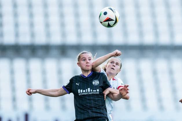 GOOGLE PIXEL Womens Bundesliga, SGS Essen SC Freiburg 02 05 2025 duel Lilli Purtscheller SGS Essen, 7 , Nia Szenk SC Freiburg, 13 GOOGLE PIXEL Womens Bundesliga, SGS Essen SC Freiburg, Essen, Stadion an der Hafenstrasse on 02 05 2025 DFB REGULATIONS PROHIBIT ANY USE OF PHOTOGRAPHS AS IMAGE SEQUENCES AND OR QUASI VIDEO Copyright: xBEAUTIFULxSPORTS Wunderlx