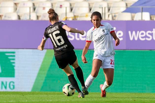 Jacqueline Meissner SGS Essen and Cora Zicai SC Freiburg battle for the ball, Google Pixel Frauen Bundesliga, SGS Essen vs SC Freiburg, Stadion an der Hafenstrasse on May 02, 2025 in Essen, Germany Photo by Marco Steinbrenner DeFodi Images Jacqueline Meissner SGS Essen and Cora Zicai SC Freiburg battle for the ball, Google Pixel Womens Bundesliga, SGS Essen vs SC Freiburg, Stadion an der Hafenstrasse, May 2, 2025 in Essen, Germany Photo by Marco Steinbrenner DeFodi Images DFB DFL REGULATIONS PROHIBIT ANY USE OF PHOTOGRAPHS AS IMAGE SEQUENCES AND OR QUASI VIDEO