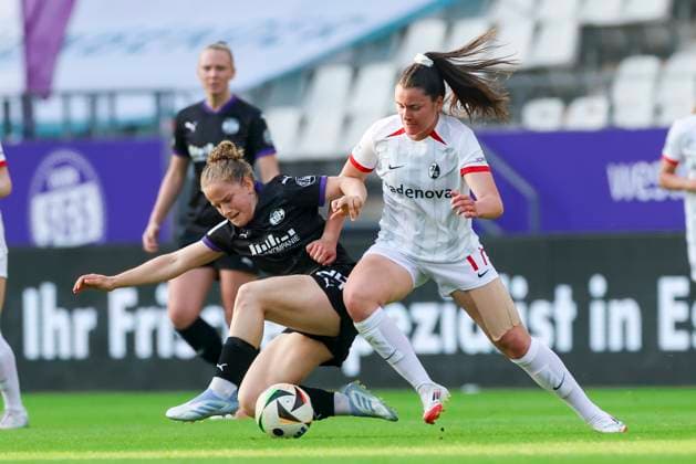 Jacqueline Meissner SGS Essen and Svenja Foelmli SC Freiburg battle for the ball, Google Pixel Frauen Bundesliga, SGS Essen vs SC Freiburg, Stadion an der Hafenstrasse, May 2, 2025 in Essen, Germany Photo by Marco Steinbrenner DeFodi Images Jacqueline Meissner SGS Essen and Svenja Foelmli SC Freiburg battle for the ball, Google Pixel Womens Bundesliga, SGS Essen vs SC Freiburg, Stadion an der Hafenstrasse, May 2, 2025 in Essen, Germany Photo by Marco Steinbrenner DeFodi Images DFB DFL REGULATIONS PROHIBIT ANY USE OF PHOTOGRAPHS AS IMAGE SEQUENCES AND OR QUASI VIDEO