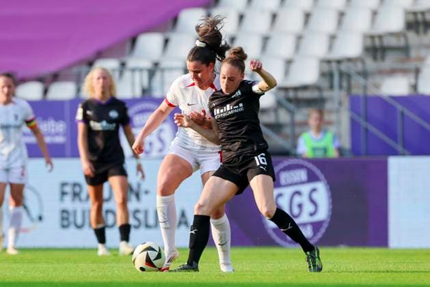 Svenja Foelmli SC Freiburg and Jacqueline Meissner SGS Essen battle for the ball, Google Pixel Frauen Bundesliga, SGS Essen vs SC Freiburg, Stadion an der Hafenstrasse, May 2, 2025 in Essen, Germany Photo by Marco Steinbrenner DeFodi Images Svenja Foelmli SC Freiburg and Jacqueline Meissner SGS Essen battle for the ball, Google Pixel Womens Bundesliga, SGS Essen vs SC Freiburg, Stadion an der Hafenstrasse, May 2, 2025 in Essen, Germany Photo by Marco Steinbrenner DeFodi Images DFB DFL REGULATIONS PROHIBIT ANY USE OF PHOTOGRAPHS AS IMAGE SEQUENCES AND OR QUASI VIDEO