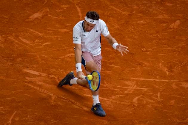 Mutua Madrid Open 2025 Casper Ruud of Norway plays a backhand during Men s Singles Semi-Final match against Francisco Cerundolo of Argentina during the Mutua Madrid Open 2025 tournament celebrated at La Caja Magica on May 02, 2025 in Madrid, Spain. Madrid La Caja Magica Madrid Spain Copyright: xAlbertoxGardinx AGardin_20250502_Mutua_Madrid_Open_0200