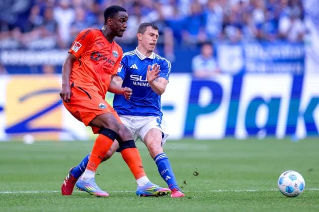 02 05 2025, Football, FC Schalke 04 SC Paderborn 07, 2 Fußball Bundesliga, 32 Matchday, Veltins Arena Gelsenkirchen, Saison 2024 2025 Ilyas Ansah SC Paderborn 29 in duel against Ron Schallenberg Schalke04 6 DFB regulations prohibit any use of photographs as image sequences and or quasi video Nordrhein Westfalen Germany