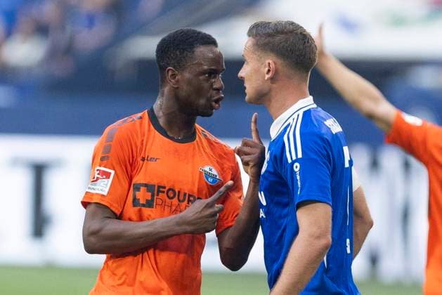 2 Soccer Bundesliga, FC Schalke 04 SC Paderborn 02 05 2025 Ilyas Ansah SC Paderborn, 29 in exchange with Paul Seguin FC Schalke 04, 7 2 Soccer Bundesliga, FC Schalke 04 SC Paderborn, 32 Matchday, on 02 05 2025, Veltins Arena, Gelsenkirchen DFL regulations prohibit any use of photographs as image sequences and or quasi video Copyright: xBEAUTIFULxSPORTS Meuselx