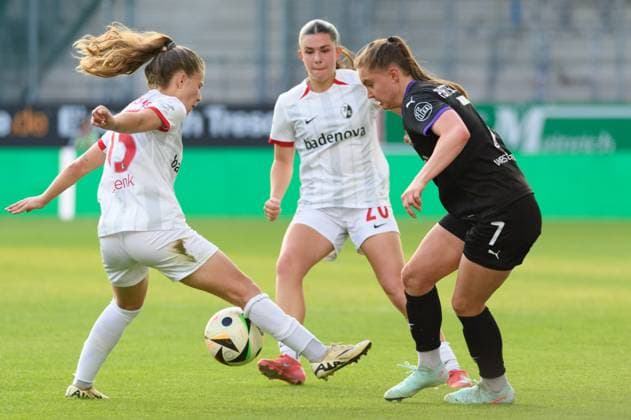Nia Szenk (13 SC Freiburg) and Lilli Purtscheller (7 SGS Essen) during the Google Pixel Frauen Bundesliga match between SGS Essen and SC Freiburg at Stadion an der Hafenstrasse, Essen, Germany. (Sven Beyrich SPP) Copyright: xSvenxBeyrich SPPx spp-en-SvBe-20250502-D4S_0749