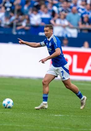 Paul Seguin FC Schalke 04, 7 02 05 2025, Fußball, FC Schalke 04 SC Paderborn, 2 Fußball Bundesliga, 30 Spieltag, Veltins Arena Gelsenkirchen, Saison 2024 2025 DFB regulations prohibit any use of photographs as image sequences and or quasi video Copyright: HMBxMedia xMarcoxBader
