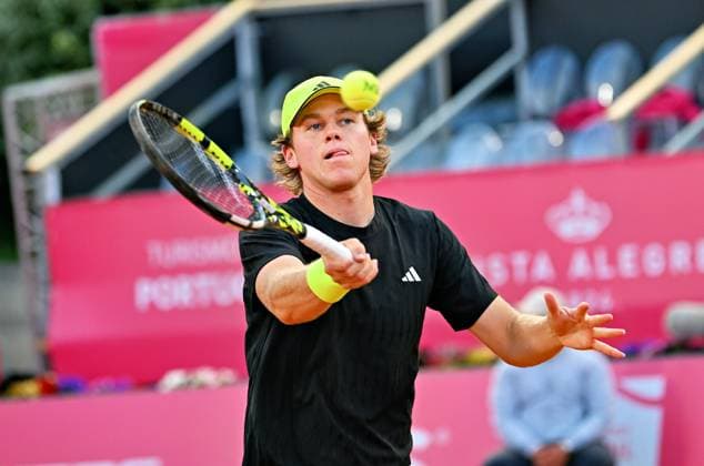 American Alex Michelsen advances to the Estoril Open semifinals Estoril Open, ATP 175 Challenge Tour, 02 05 2025, quarterfinals American Alex MICHELSEN advances to the Estoril Open semifinals with a win over Italian Luca Nardi Estoril Estoril Tenis Club Lisbon Portugal