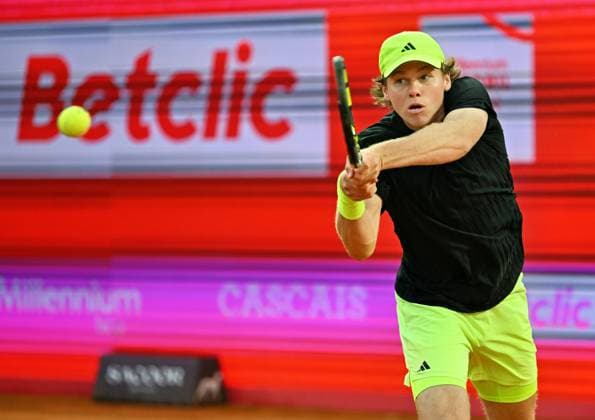 American Alex Michelsen advances to the Estoril Open semifinals Estoril Open, ATP 175 Challenge Tour, 02 05 2025, quarterfinals American Alex MICHELSEN advances to the Estoril Open semifinals with a win over Italian Luca Nardi Estoril Estoril Tenis Club Lisbon Portugal